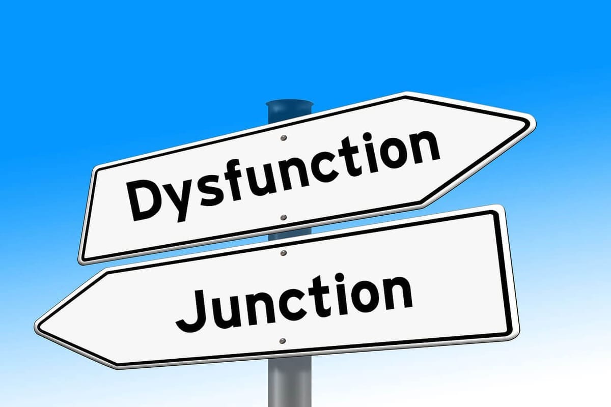 Illustration representing team dysfunction in Scrum meetings